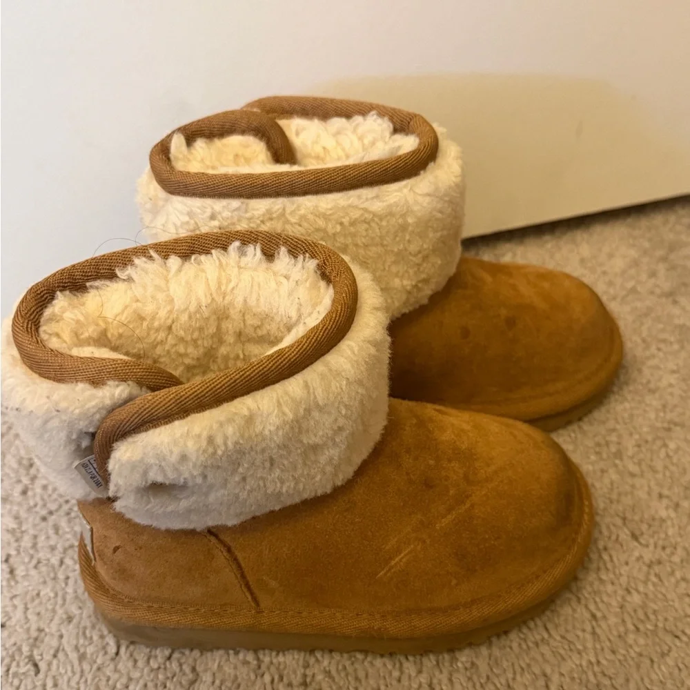 UGG Chestnut Suede Short Boot with Cream Shearling Cuff